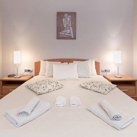 Room In Bb - Valensija - Suite For Two In Nice Hotel Jūrkalne Eksteriør bilde